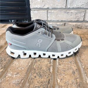On Running Cloud Low-Top Athletic Shoes - Gray & White